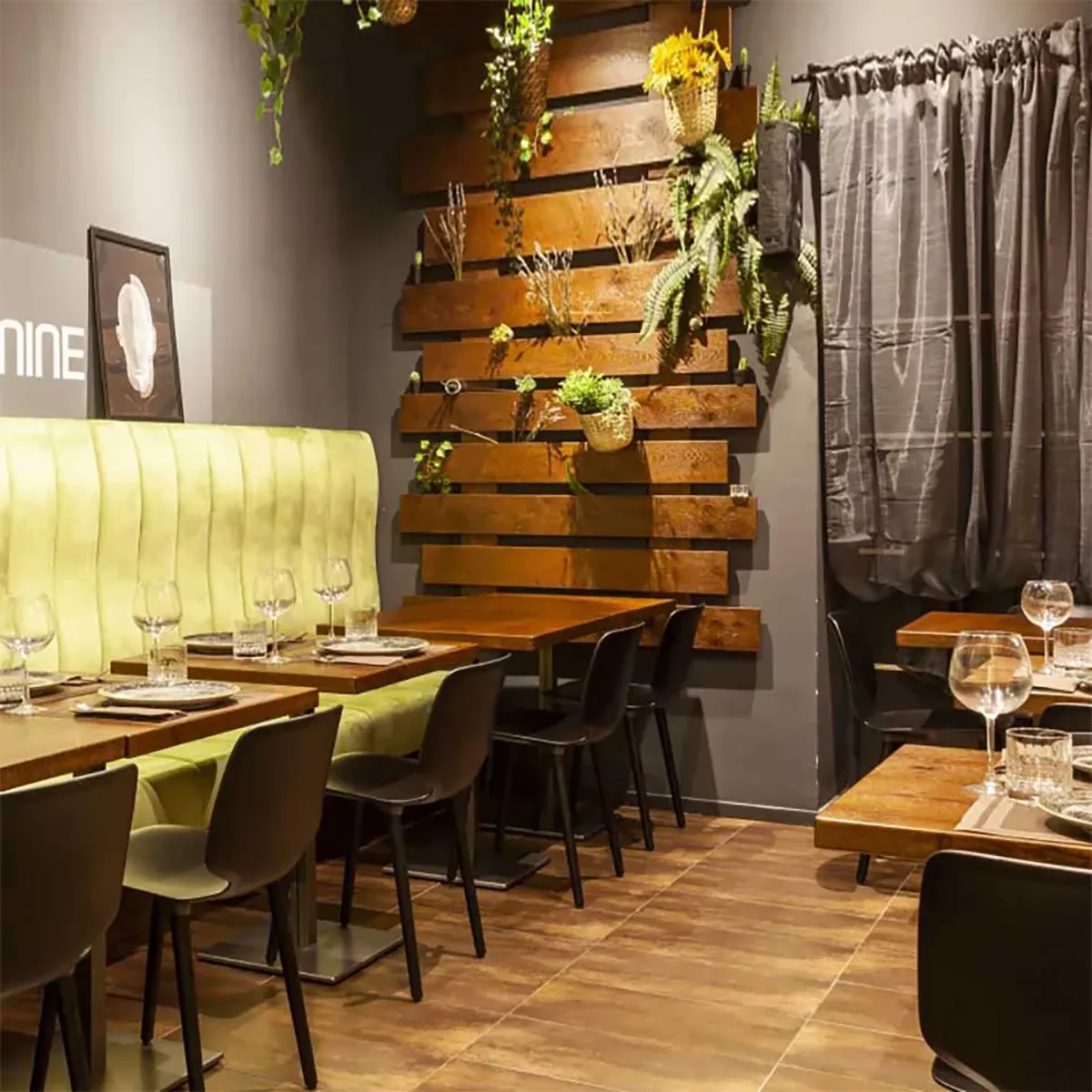arredo-con-parete-in-legno