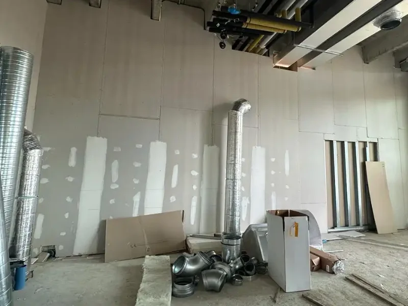 cantiere-con-tubi-grigi cantiere-con-tubi-grigi