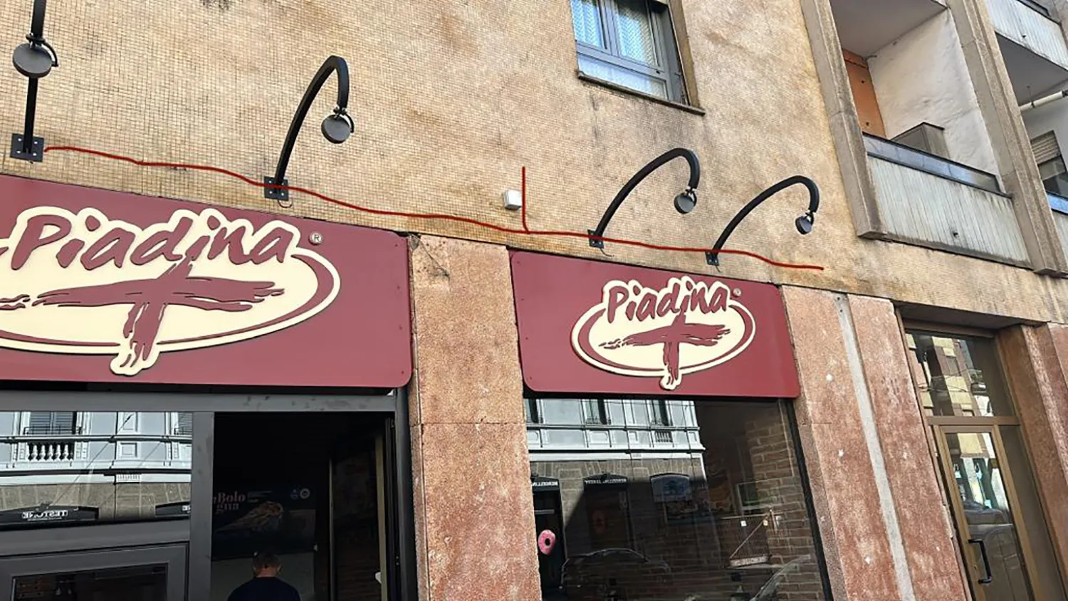 ingresso-ristorante-con-logo