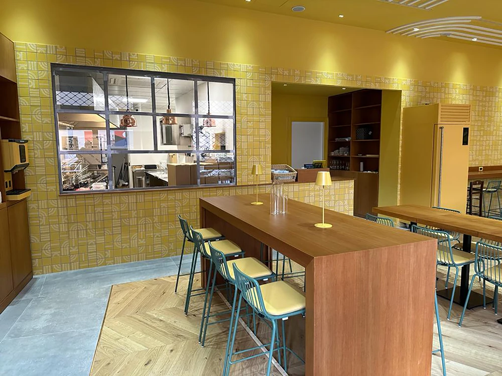 sala-con-cucina-a-vista