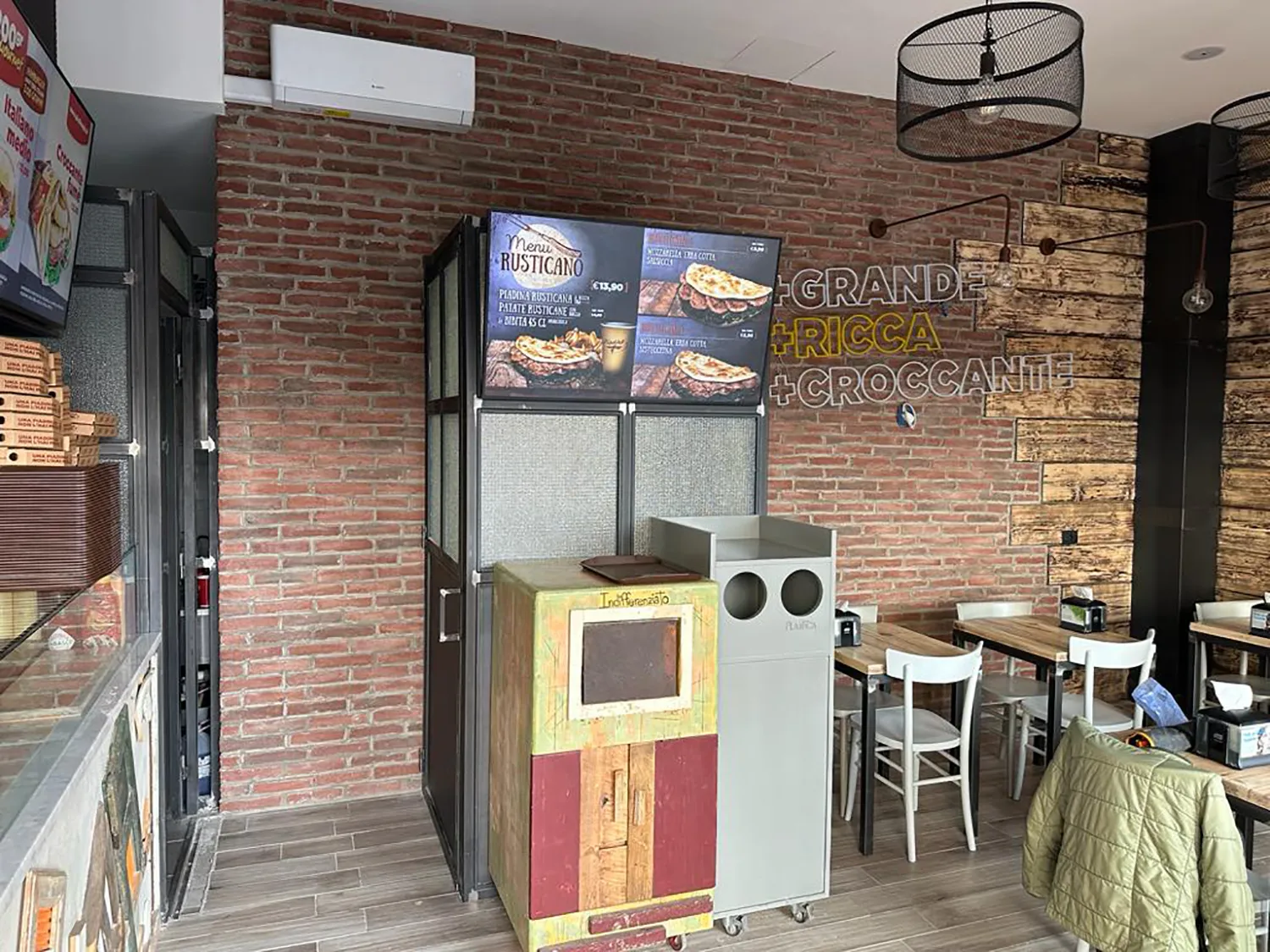 sala-ristorante-arredo-in-legno